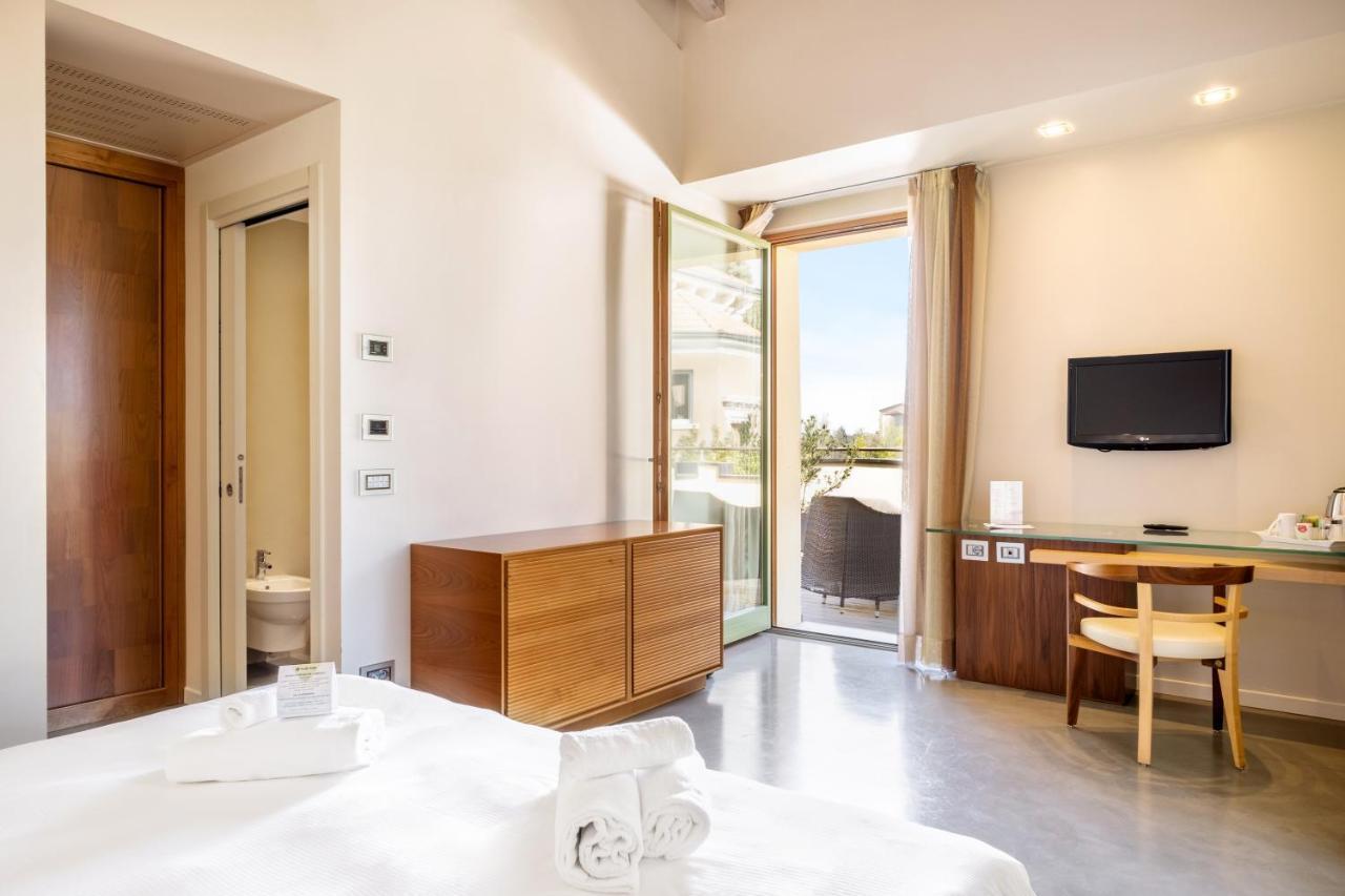 Junior Suite Spa Bath,1378373042:JPEG