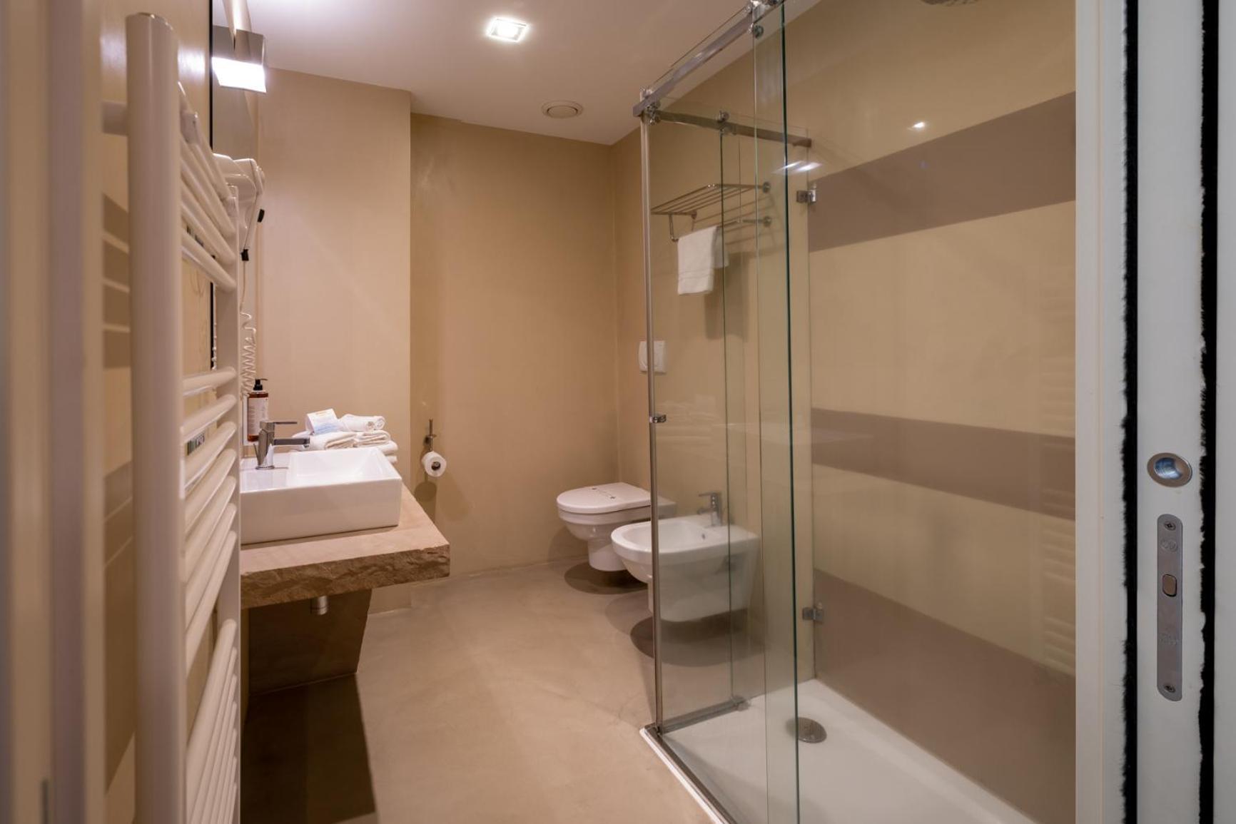 Deluxe Room,1557996451:JPEG